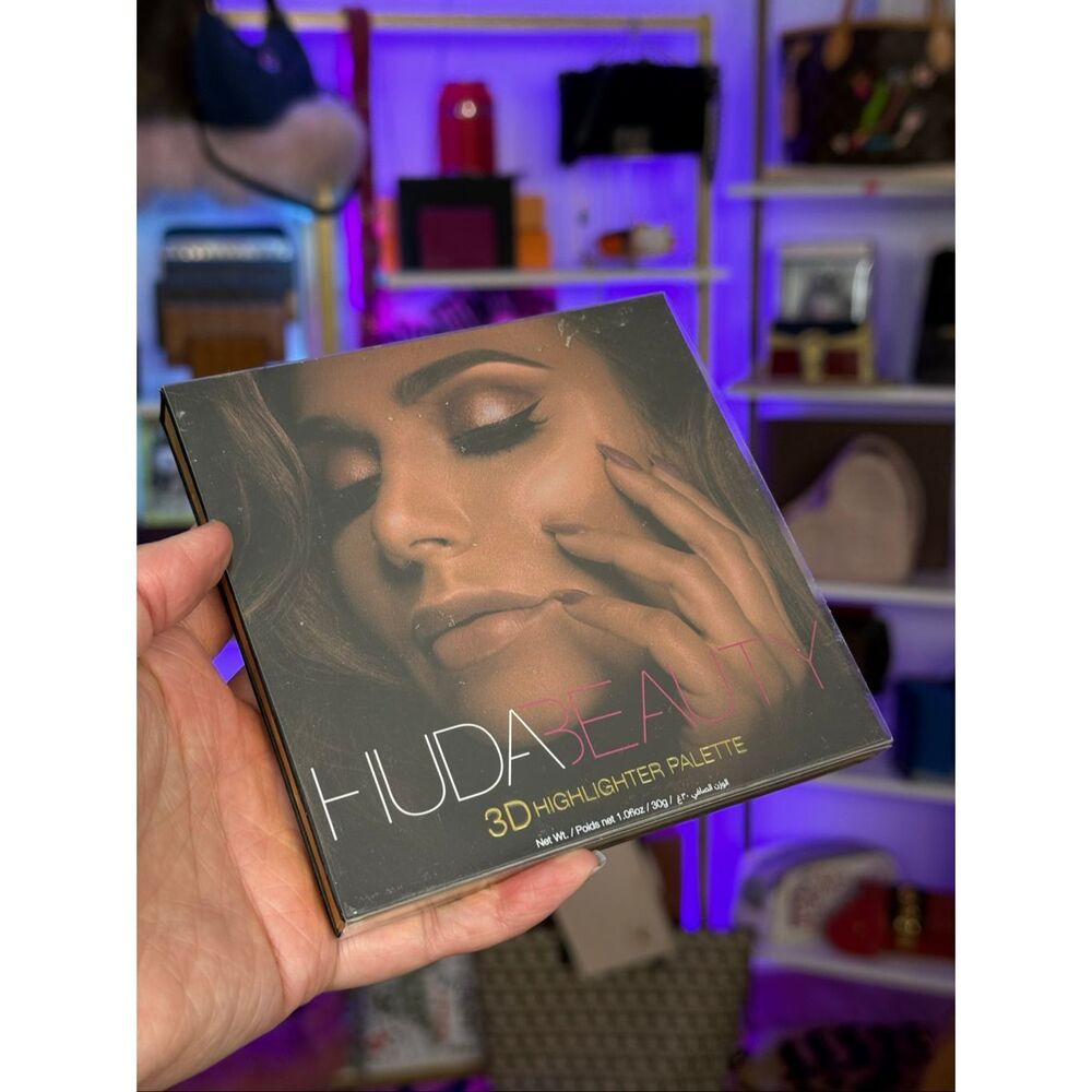 New In Box Huda Beauty 3D Highlighter Palette Full size